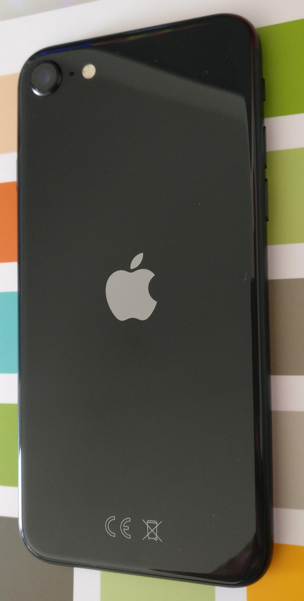 Apple iPhone SE (64 GB) - Schwarz (inklusive EarPods, Power Adapter ...