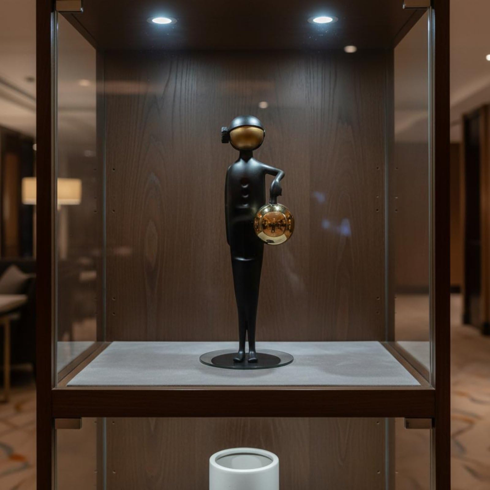 B Baosity Sculpture Abstraite Statue Métal Figurine Déco Table Objet Artistique Fer Forme Épurée Finition Soignée Adaptée aux Salons Entrées Bureaux Étagères, Noir Et Or Bras Baissé, 15x9x31 Cm