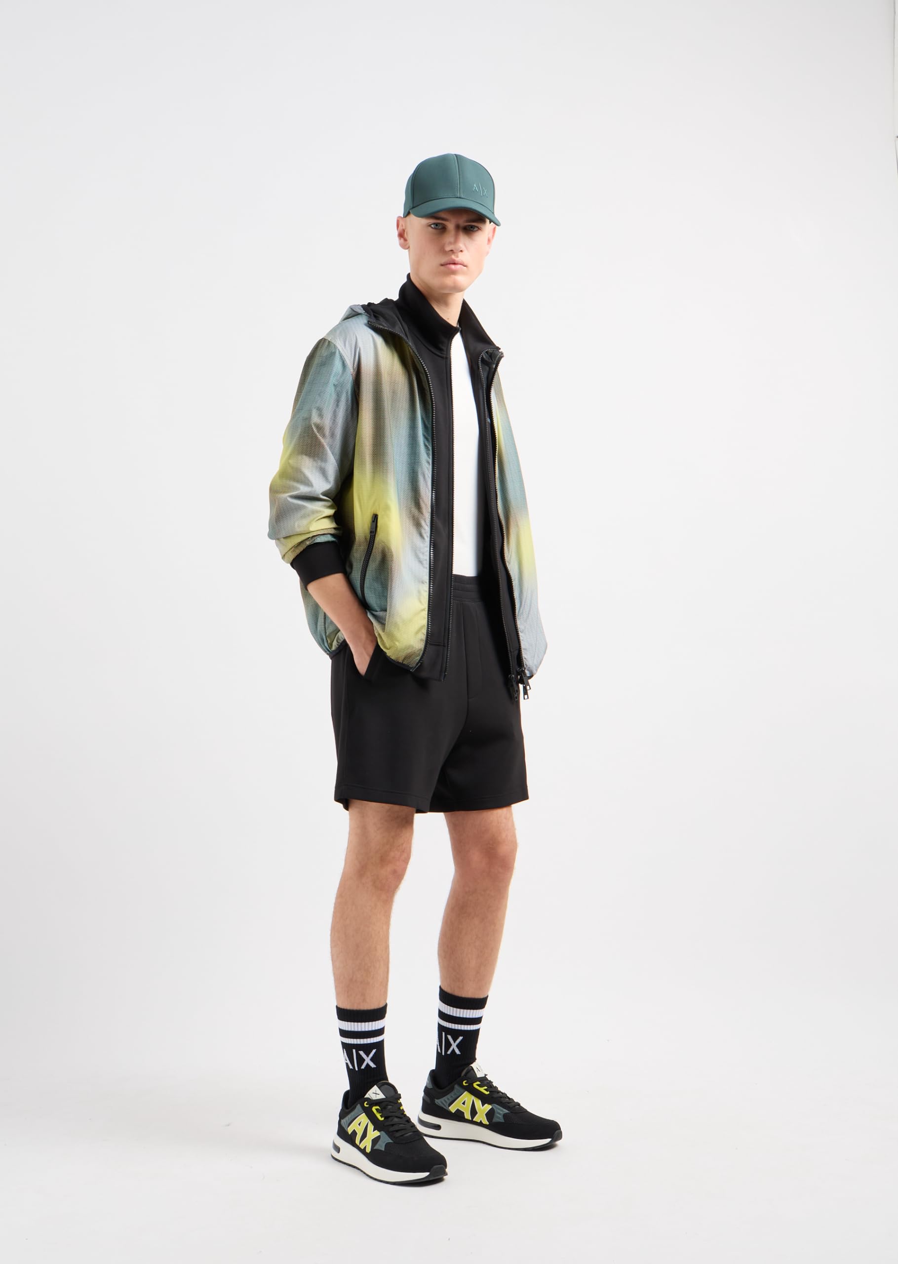 A|X ARMANI EXCHANGE Męska koszulka z bawełny o regularnym kroju w małej klatce piersiowej Gradient Box Logo koszulka, złamana biel, XS, Złamana biel, XS