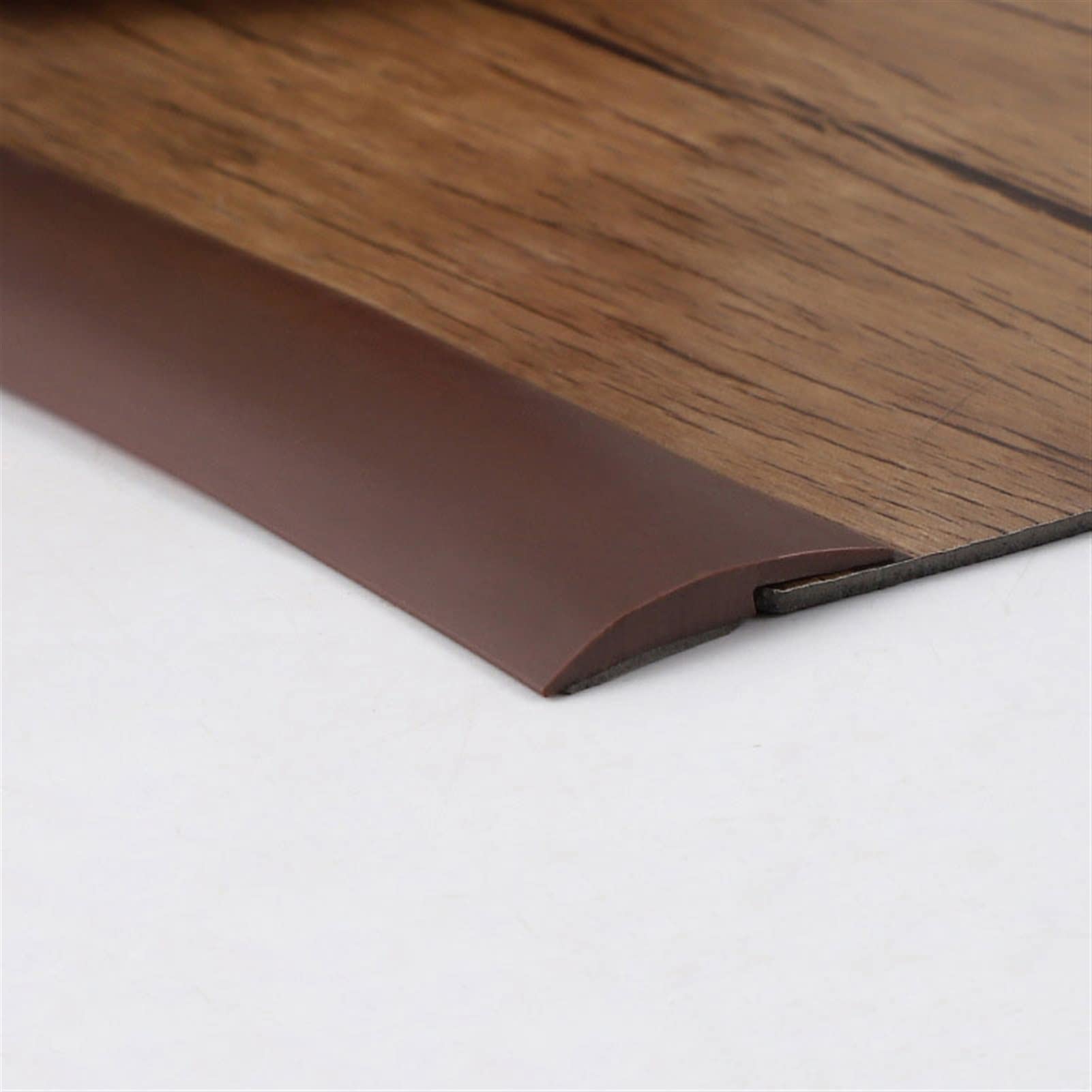 Bordure de tapis Bande de transition de sol auto-adhésive de 32,8 pieds, bande de seuil de porte, garniture de bord de tapis de sol à décoller et coller, adaptée aux transitions de seuil avec une diff