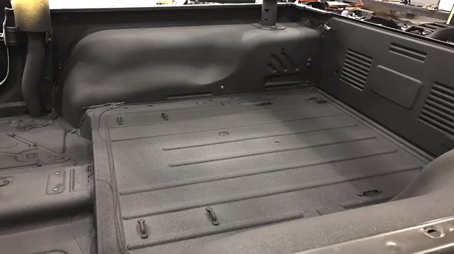 Barricade Sprayable DIY Bedliner - 4 Quart Kit with Sprayer