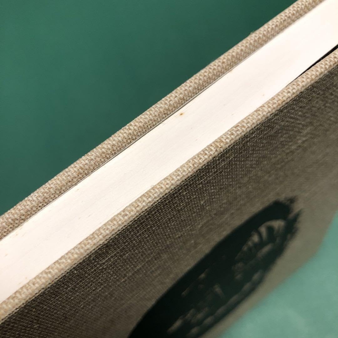 Amazon.co.jp: 写真集Glacial Jubilé by Estelle Hanania : ドラッグストア