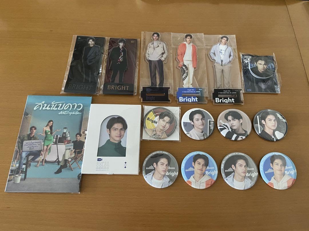 Amazon.co.jp: ︎Bright アクリルスタンド 缶バッジ フォトカード 他  