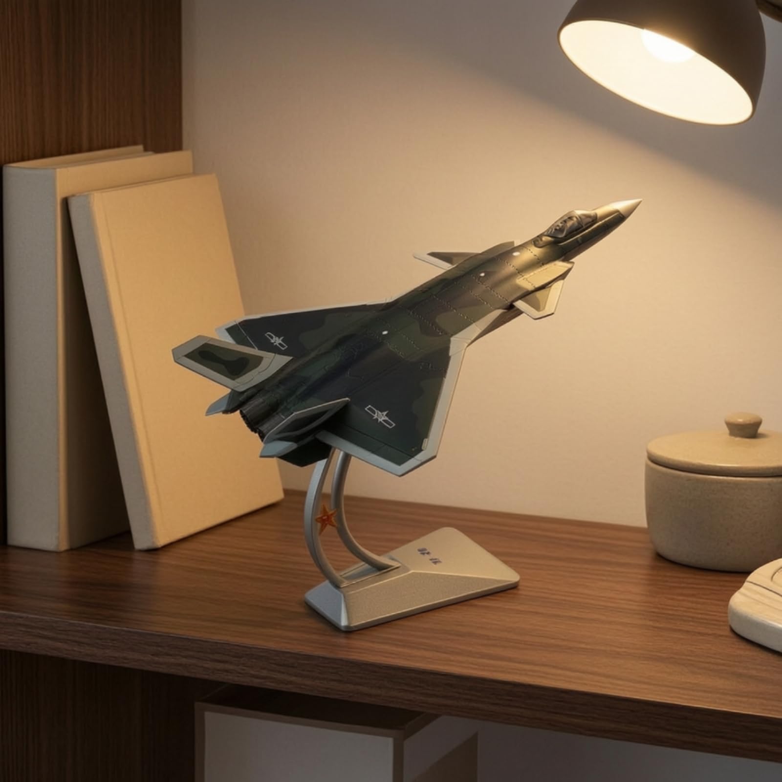 J-20 Modell 1:72 Kampfjet-Modell mit Ständer Tarnkappen-Optik Fertigmodell mit Ständer für Sammler, Büro