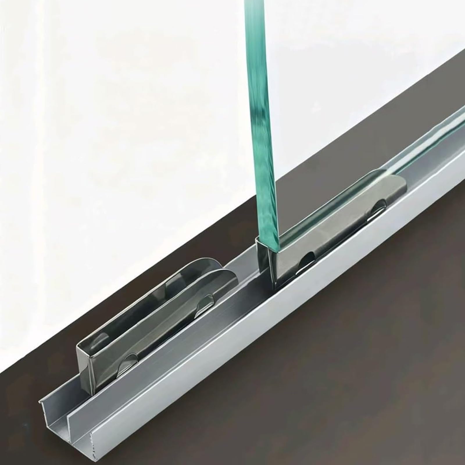 Evite atascos con el sistema de riel para puerta corredera de aluminio de 100 cm para armario