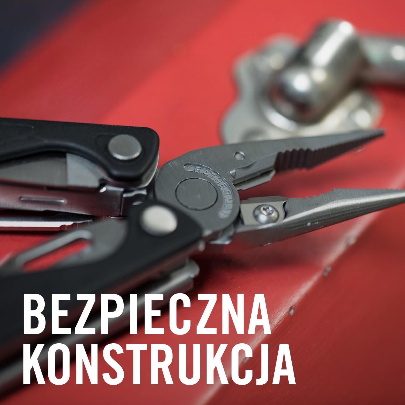 LEATHERMAN - Narzędzie wielofunkcyjne Charge Plus TTI z 19 ważnymi narzędziami, otwierane jedną ręką, wysokiej jakości tytanowe uchwyty, z nylonową kaburą | 19 Narzędzi do Kempingu i Wędkowania