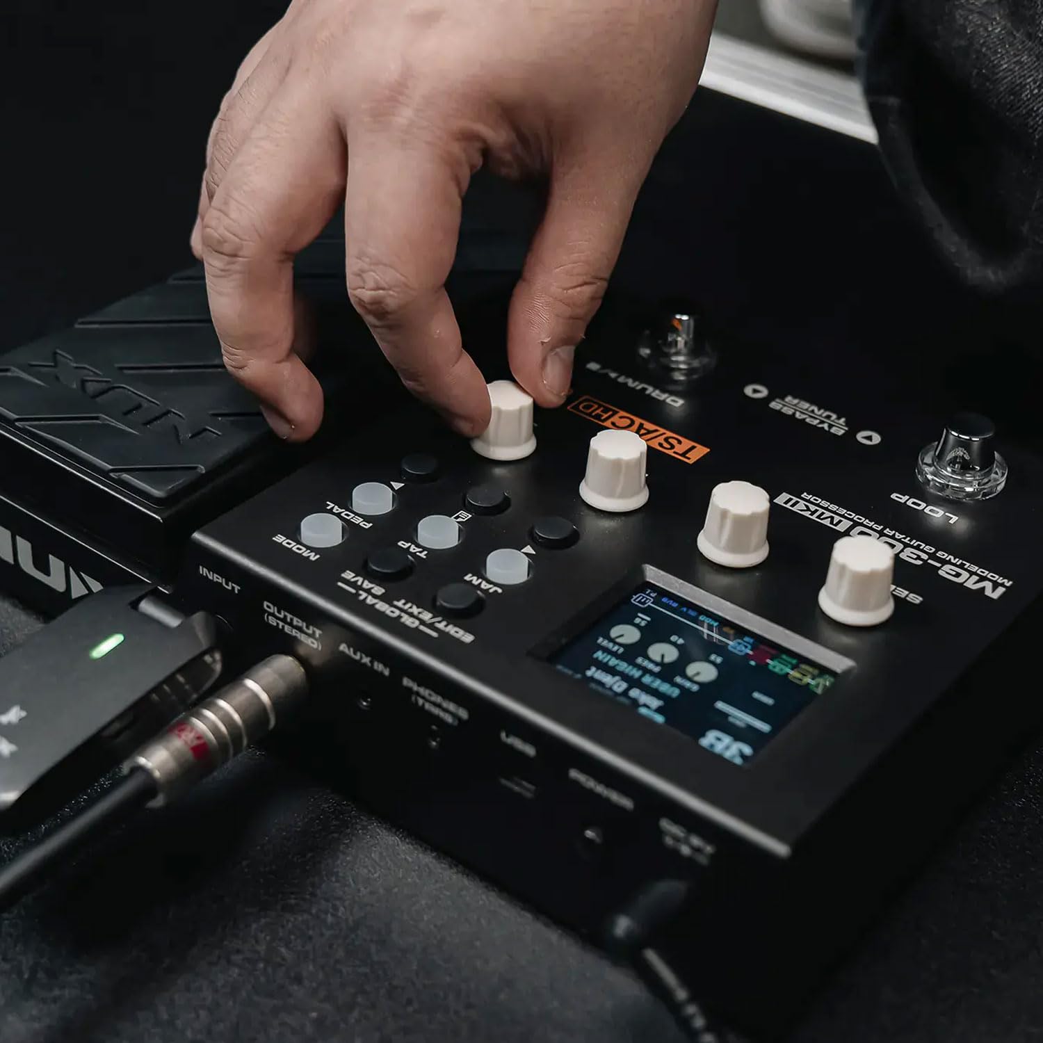 NUX MG-300 MKII Multi-Effektgerät Amp-Modeler Effektpedal für E-Gitarre + keepdrum Kopfhörer