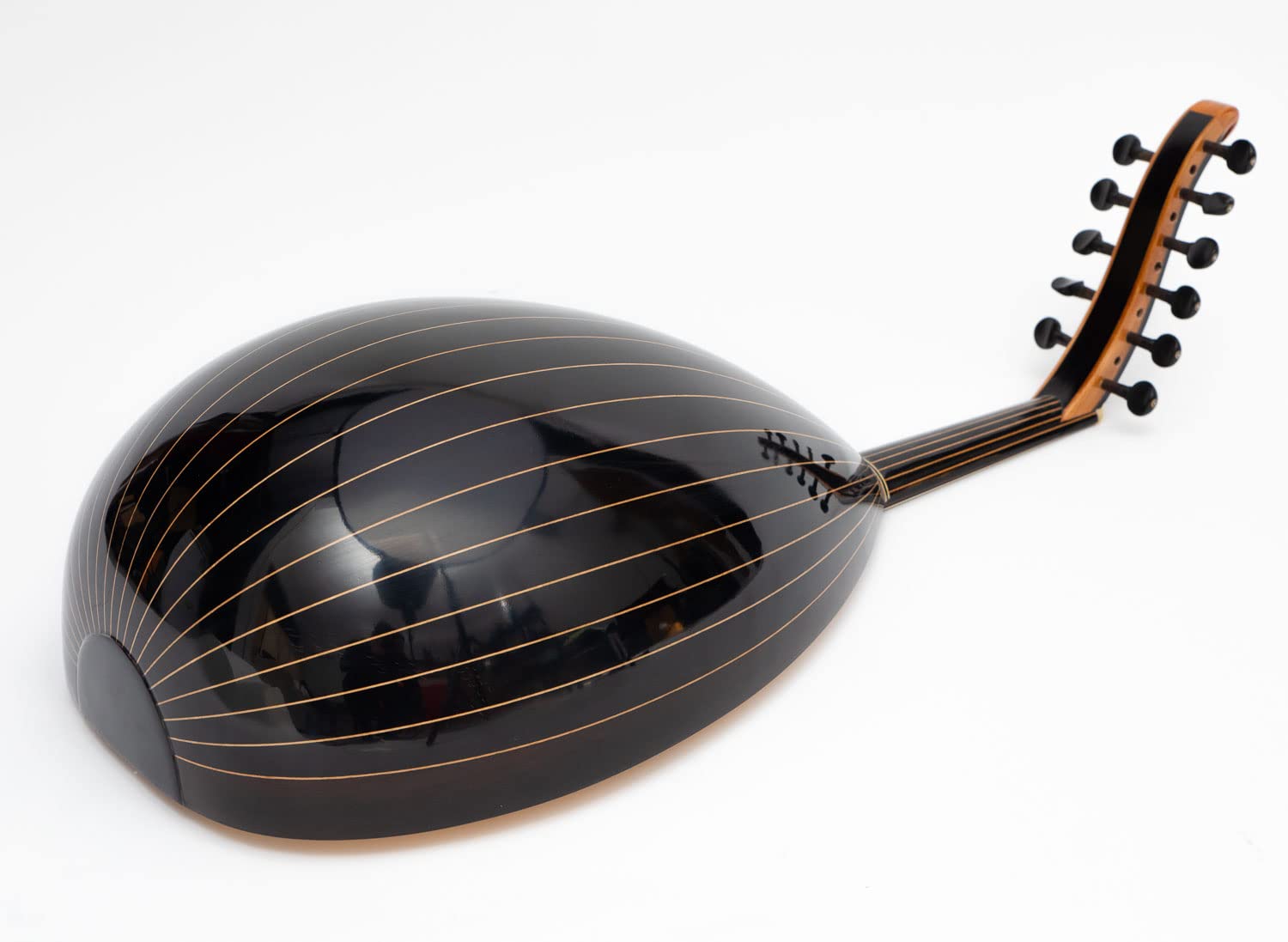 Handgefertigtes türkisches Oud aus schwarzer Walnuss, Ebenholzwirbeln und Kurschner-Saiten. Mit weicher Hülle. Traditionelles Saitenmusikinstrument
