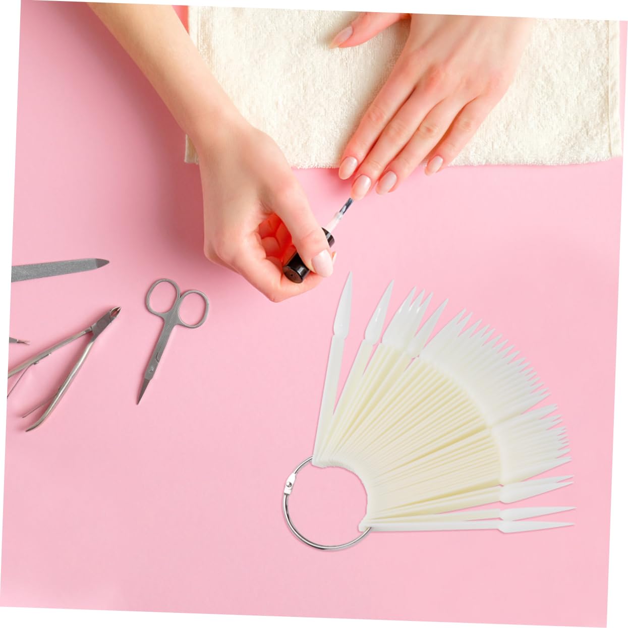 VICASKY 160Pcs Nail Color Card Nail Art Tips Display Board for Professional Home Use of Natural Color Nail Practice Tips for Nail Art Enthusiasts
