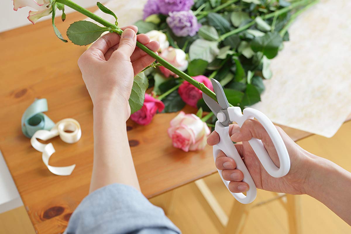 Japanese Florist Scissors – Sharp, Ergonomic Flower & Herb Cutting Shears (White)