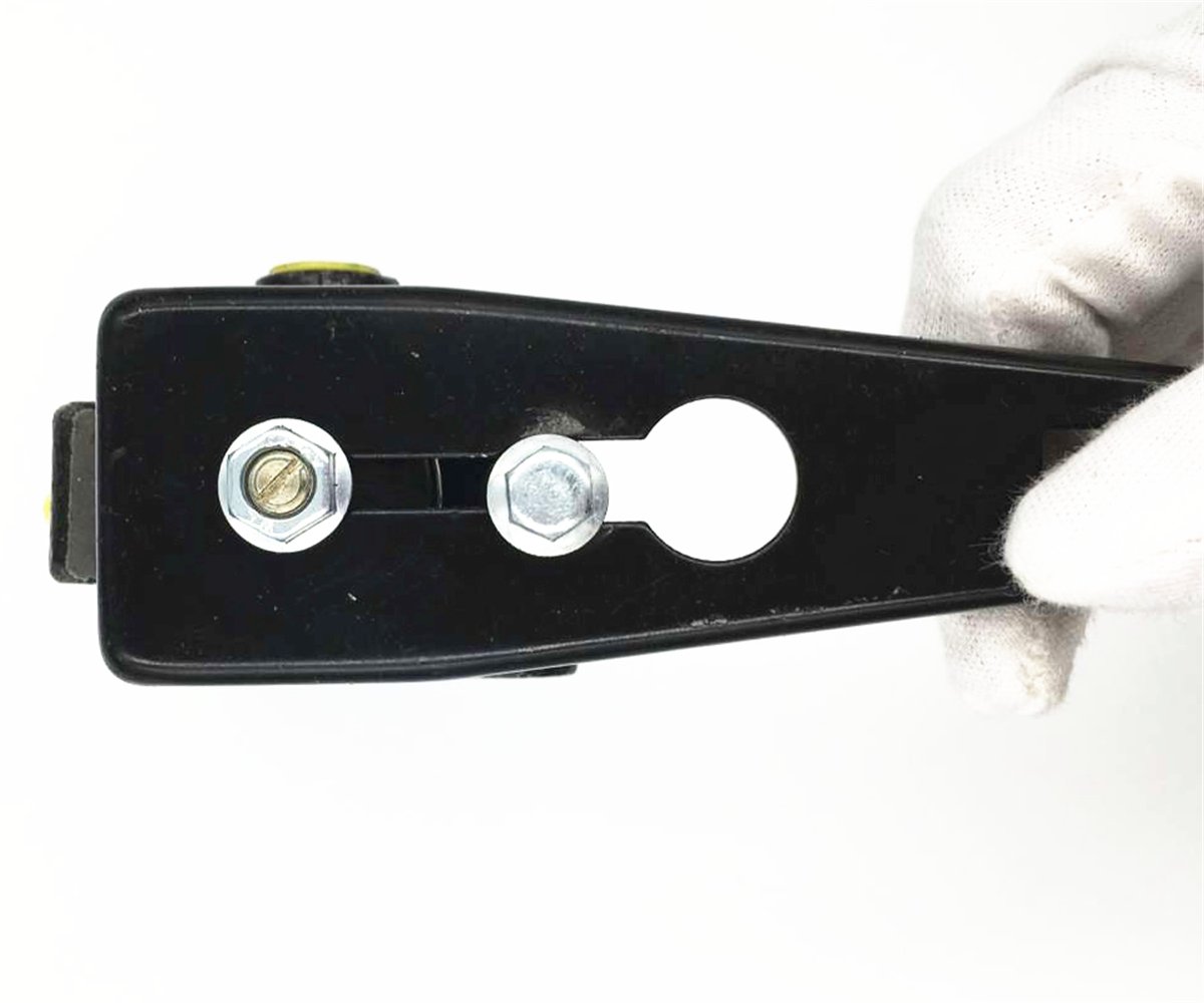 Gruppo valvola di distribuzione del freno della valvola di rilevamento del carico OEM # MB618321 per Mitsubishi Pickup Triton L200 4D56 4G64 1986-2007