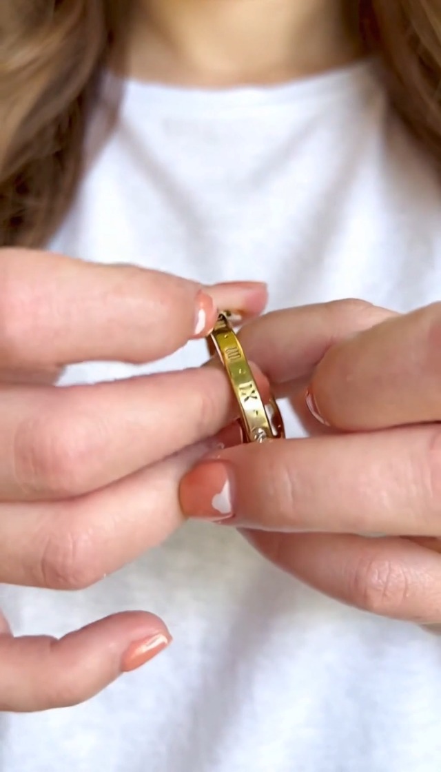Pulsera abierta con números romanos y circonios Jude Jewelers miniatura 4