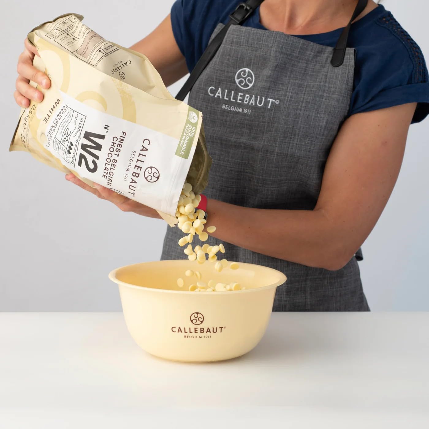 Callebaut Recipe No. W2 Finest Belgian White Chocolate 2.5kg Bag | 28% min dry cocoa solids; 22% min dry milk solids; 35.8% fat; mild milky - light caramel - sweet - vanilla product thumbnail 6