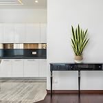 Warmplants Plante artificielle de serpents, 3ft Faux Sansevieria avec Panier, 35" Fausse mère en droit plantes, Faux parfaits pot de plantes Greenery pour la maison intérieure de bureau magasin de décoration réaliste (jaune)