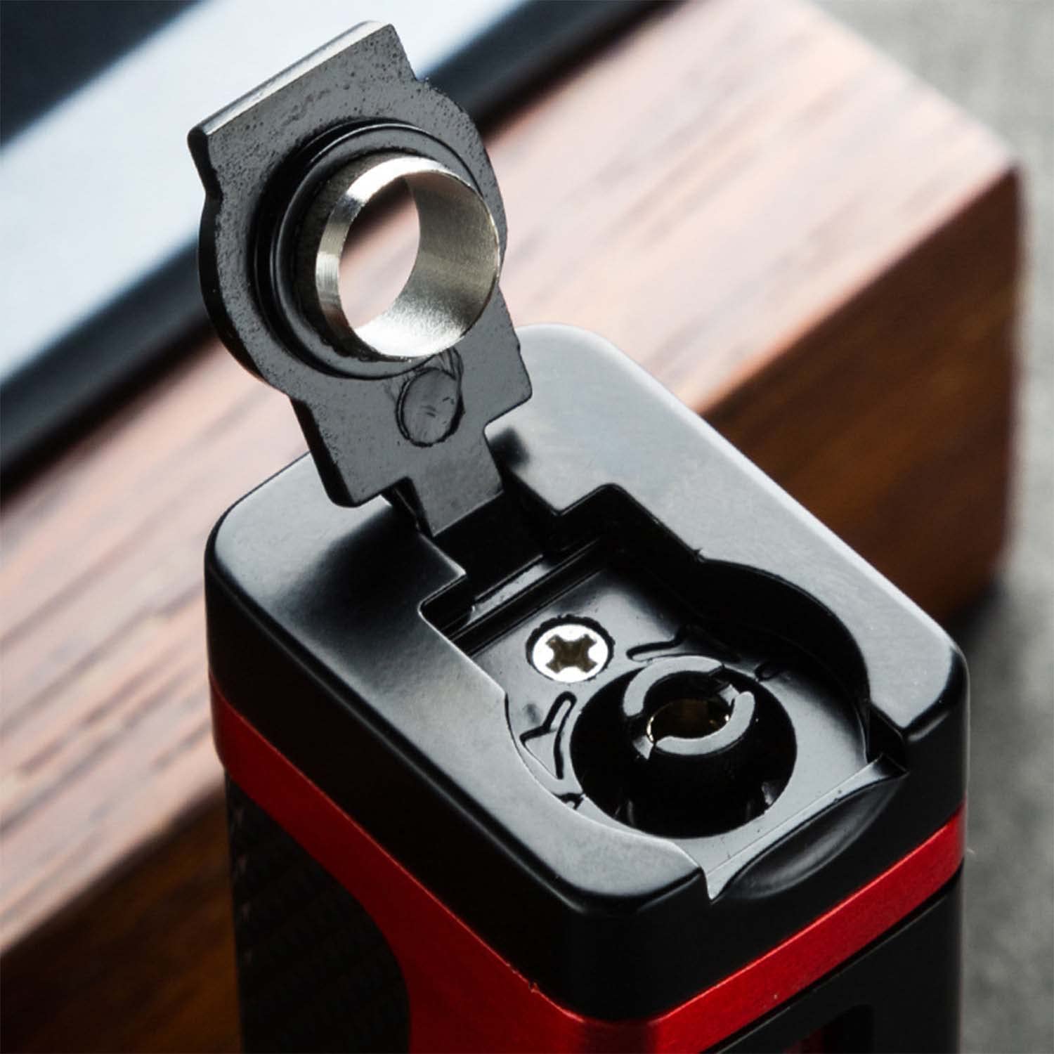 Porte-Cigare Briquet Coupe-Vent avec Perforatrice Triple Jet Flamme Butane Cigare Briquet Rechargeable Réglable avec Fenêtre de Gaz Visible