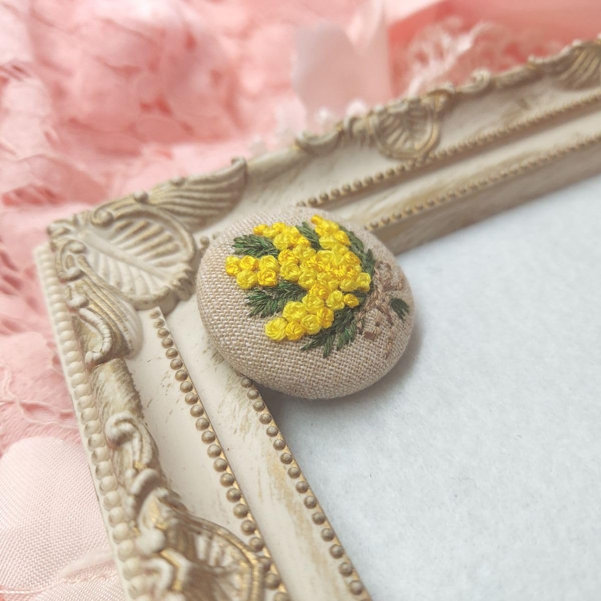 Amazon.co.jp: ミモザ 刺繍ブローチ くるみボタン ハンドメイド