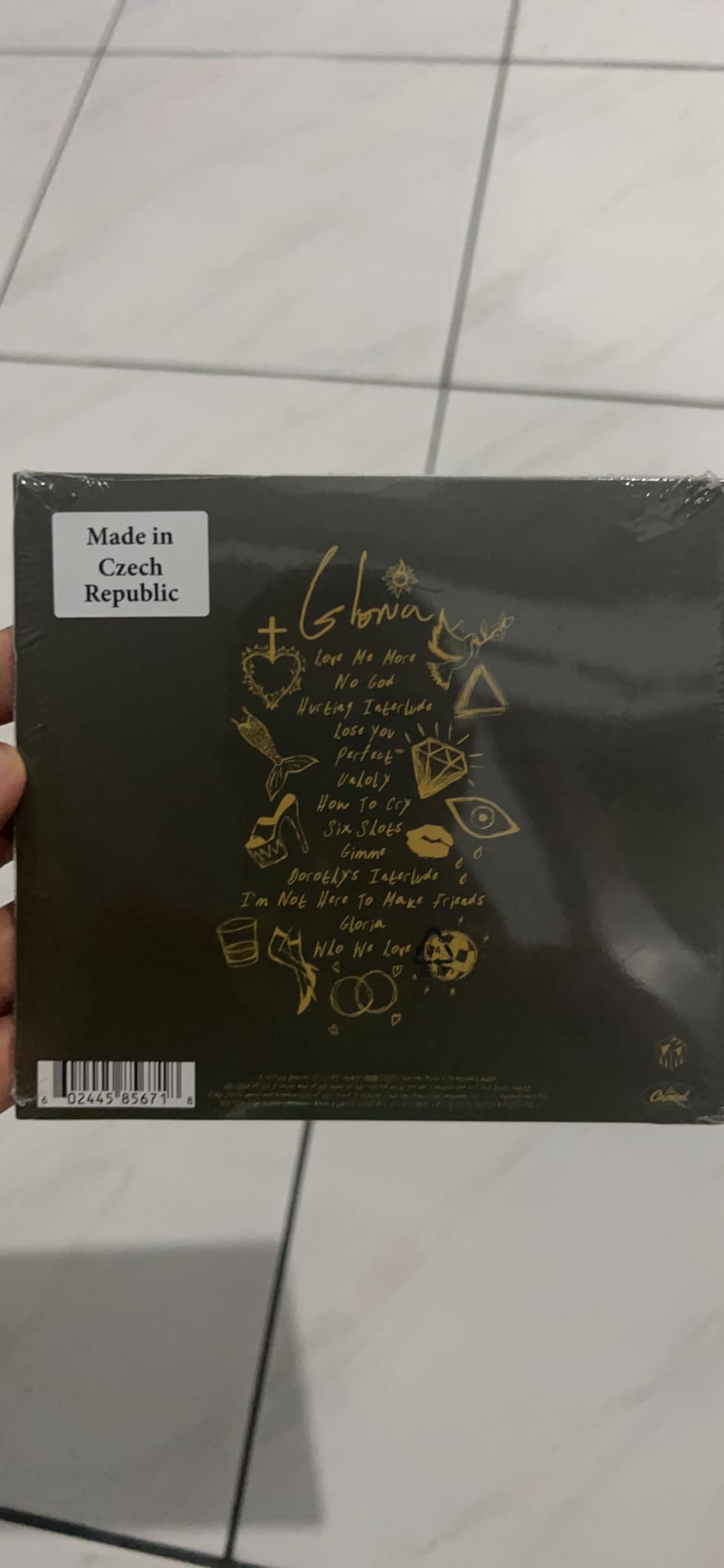 I do not like the card sleeve package