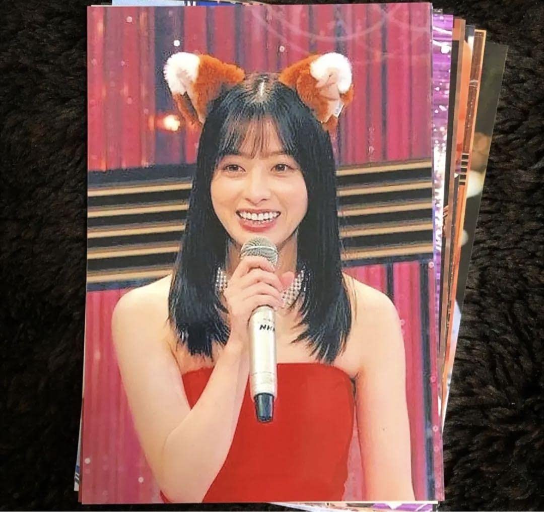 橋本環奈写真セット Amazon.co.jp: 橋本環奈 写真 L判 20枚セット 紅白衣装 : おもちゃ