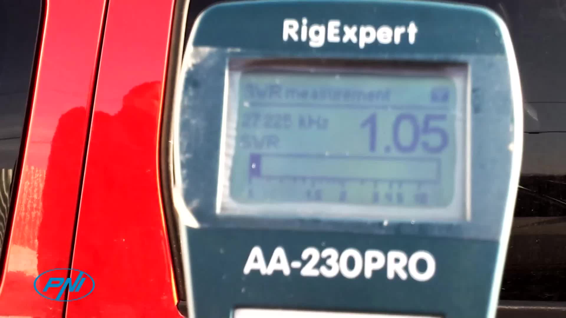 Kit Radio CB PNI Escort HP 8024 ASQ + Antenna CB E Supporto – Potente, Compatto E Con ASQ Regolabile!