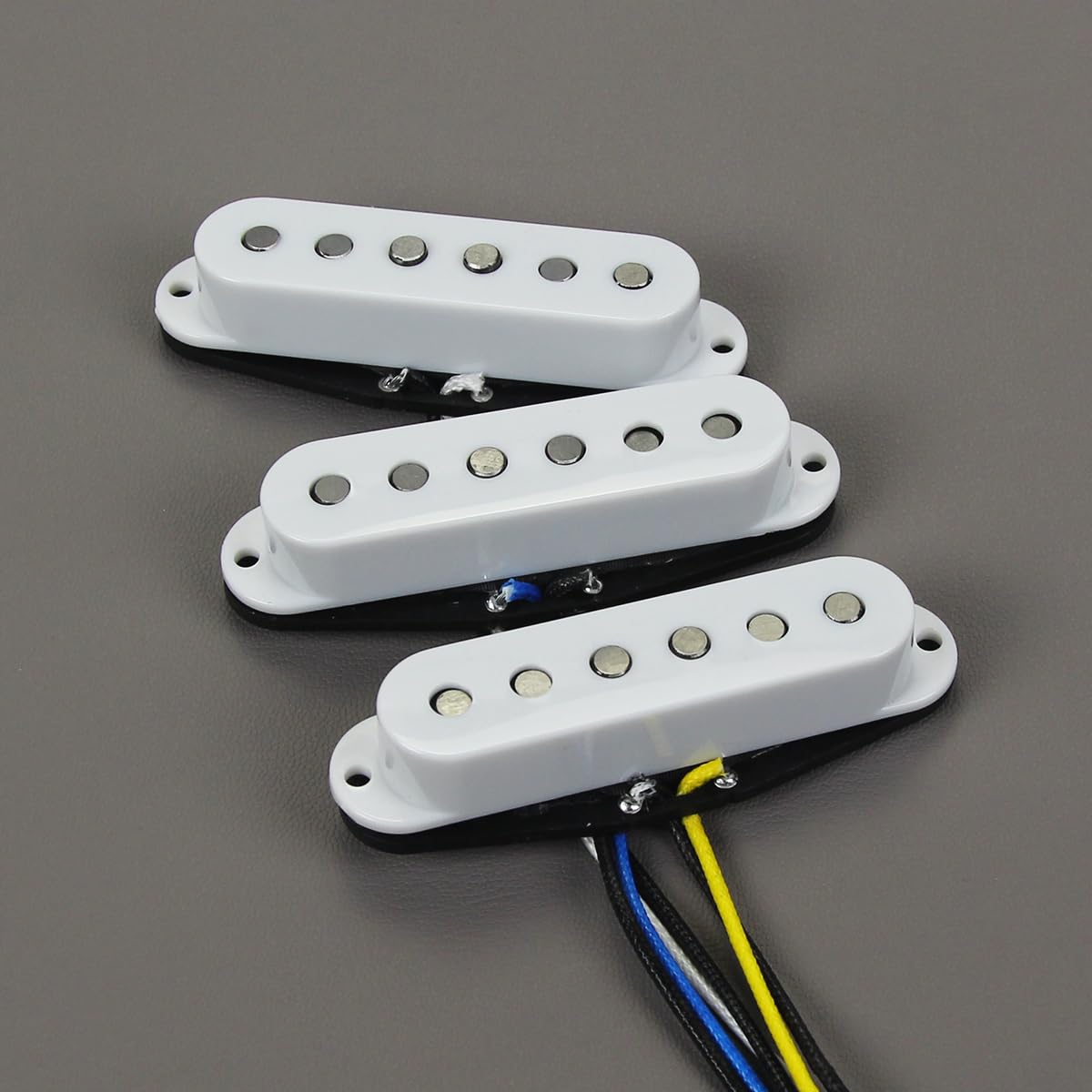 FLEOR bobina singola Pickup ST Alnico 5 Pickup al manico/centrale/ponte della chitarra sfalsati per SQ ST Sostituzione pickup, bianco