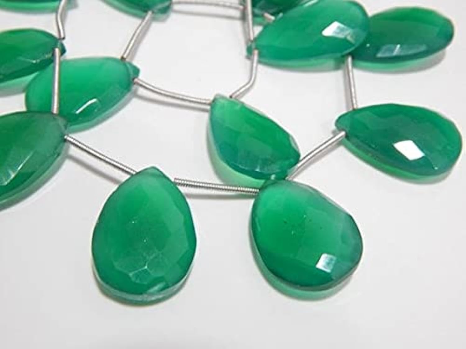 Saphir naturel perles poires LKBEADS pour remplacer les pierres ternes de vos bijoux