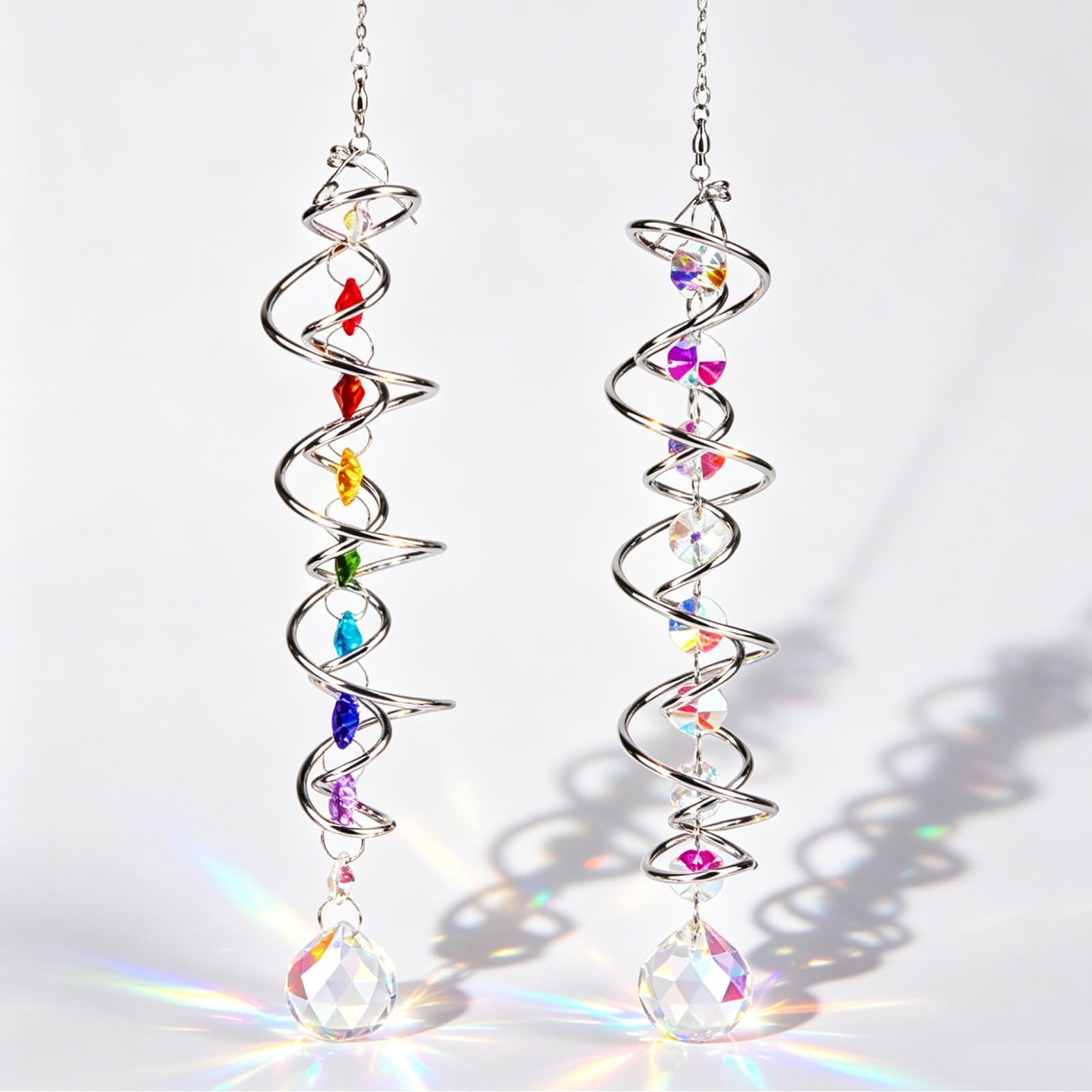 2 Stück Kristall Sonnenfänger Fensterdeko, 45 cm Hängedeko mit Glaskugel, Spiralanhänger & 7 Chakra-Kristallen, Regenbogen Lichtfänger für Fenster, Balkon, Garten, Terrasse, Zuhause (2pcs) - 3
