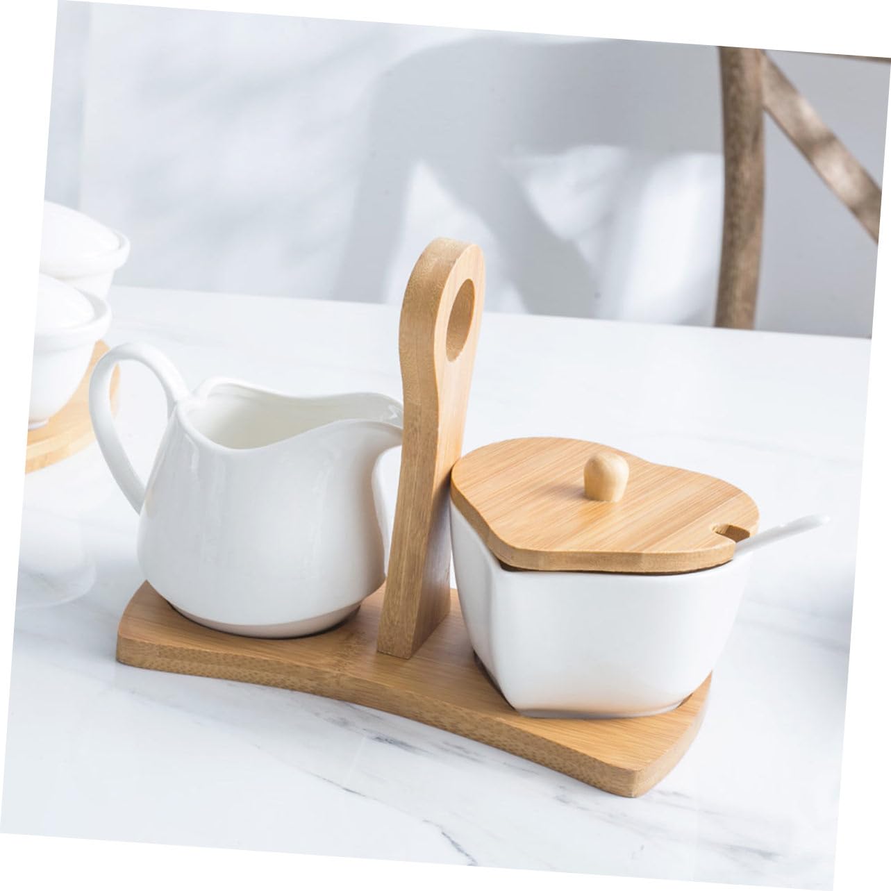 GLEAVI Azucarero de Cerámica Blanco con Tapa y Cuchara, 1 Juego | Bandeja Incluida, Mango de Madera, Apto para Microondas y Frigorífico, Diseño Elegante