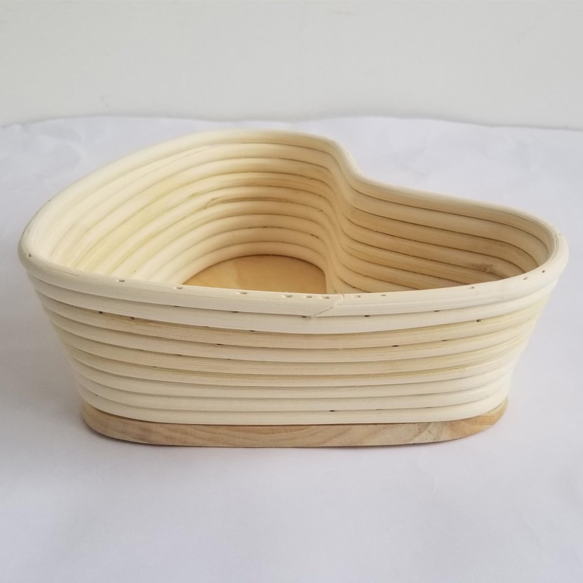 Abaodam Cesto per Lievitazione a Forma di Cuore in Vite Naturale con Coperchio, Cestino Non Aderente per Pane Artigianale, per Panificazione Professionale e Amatoriale