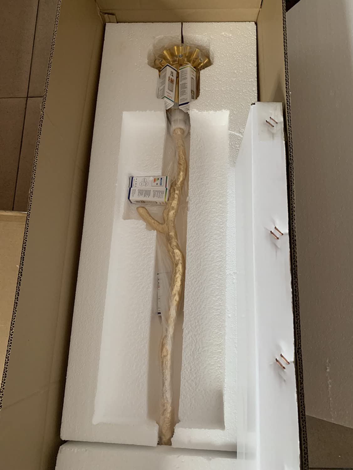 Lampe Plume d'Autruche, Lampadaires pour Salon avec Ampoule LED 3 Températures de Couleur, Lampadaire avec Interrupteur à Pied, Corps de Lampe Doré, pour Salon, Chambre à Coucher, Bureau
