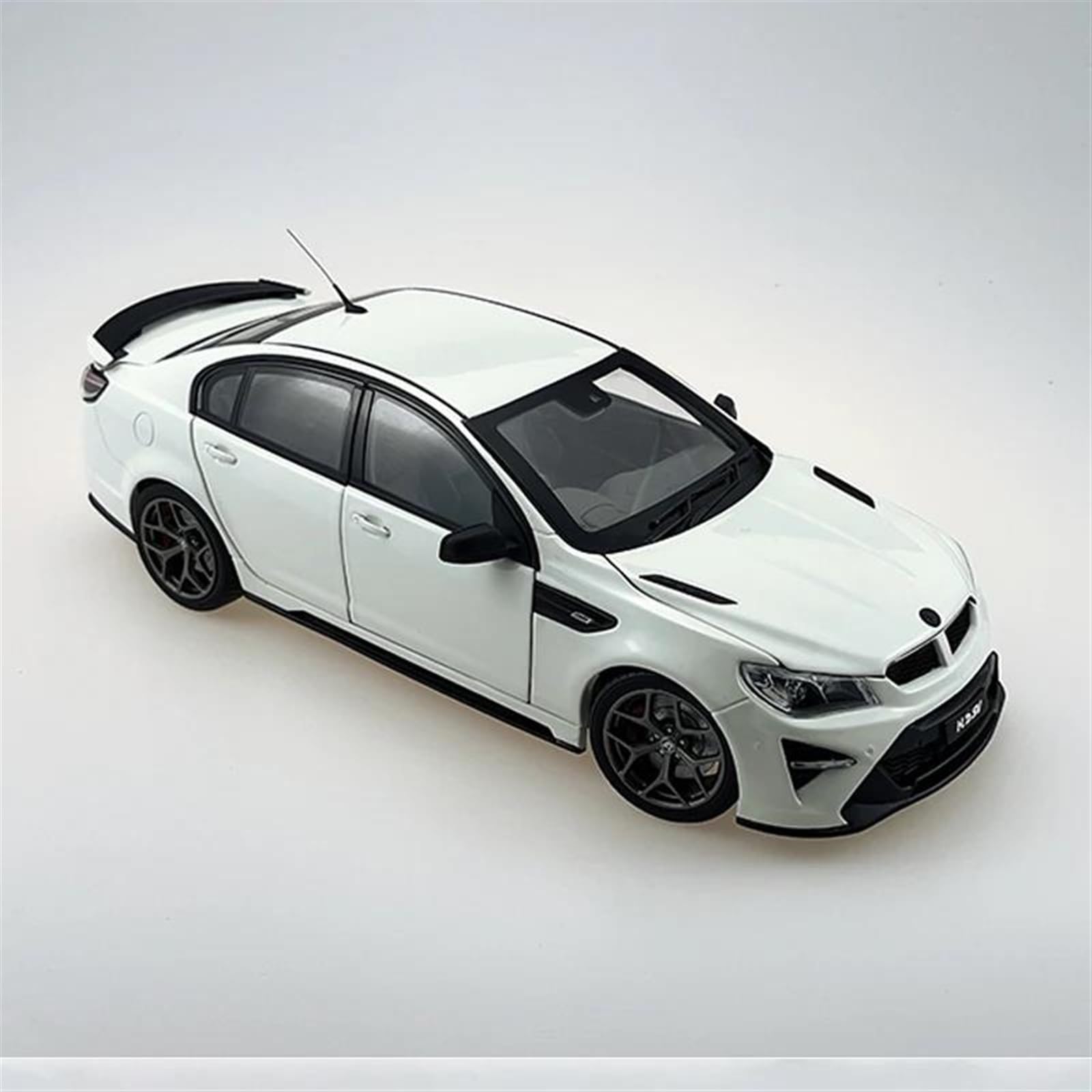 Metal Réplica Escala Sedán De Lujo HSV GTSR Aleación Fundida A Escala 1 18, Juguetes, Coches Deportivos, Modelos Clásicos para Adultos(White)
