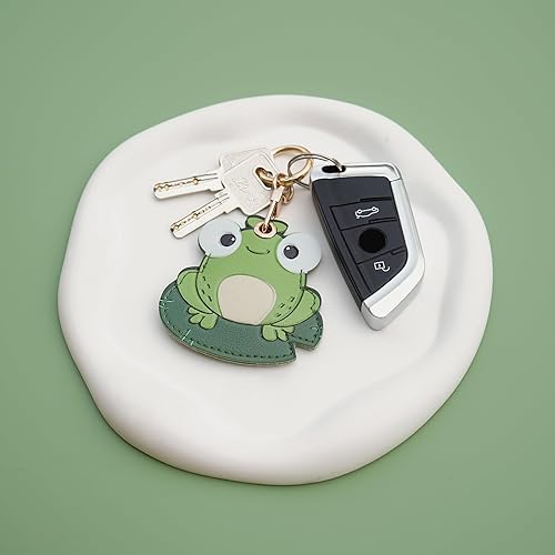 Miniatura 3 de XEEWEN Paquete de 2 llaveros de piel para Airtag para mujer, diseño de rana kawaii, pato, funda oculta para Apple AirTag