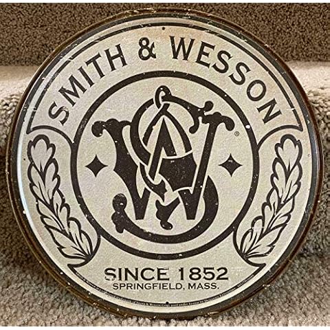 AMELIA SHARPE Metal Tin Sign Smith & Wesson Decoration Sign Restaurant Store bar Family cave Diameter: 30cm Wall Decoration Cover