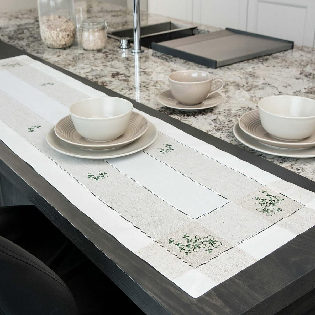 Samuel Lamont Shamrock Kinsale Table Runner, 14 x 54 inches