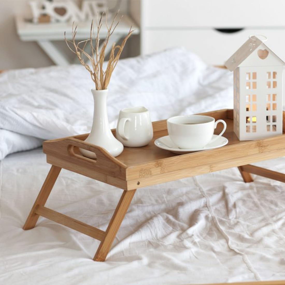 Plateau en bambou avec double fonction : Table de petit-déjeuner avec pieds déployants et bord haut - Idéal pour lit et canapé - Table pliante - Plateau en bois - 50 x 30 x 23 cm
