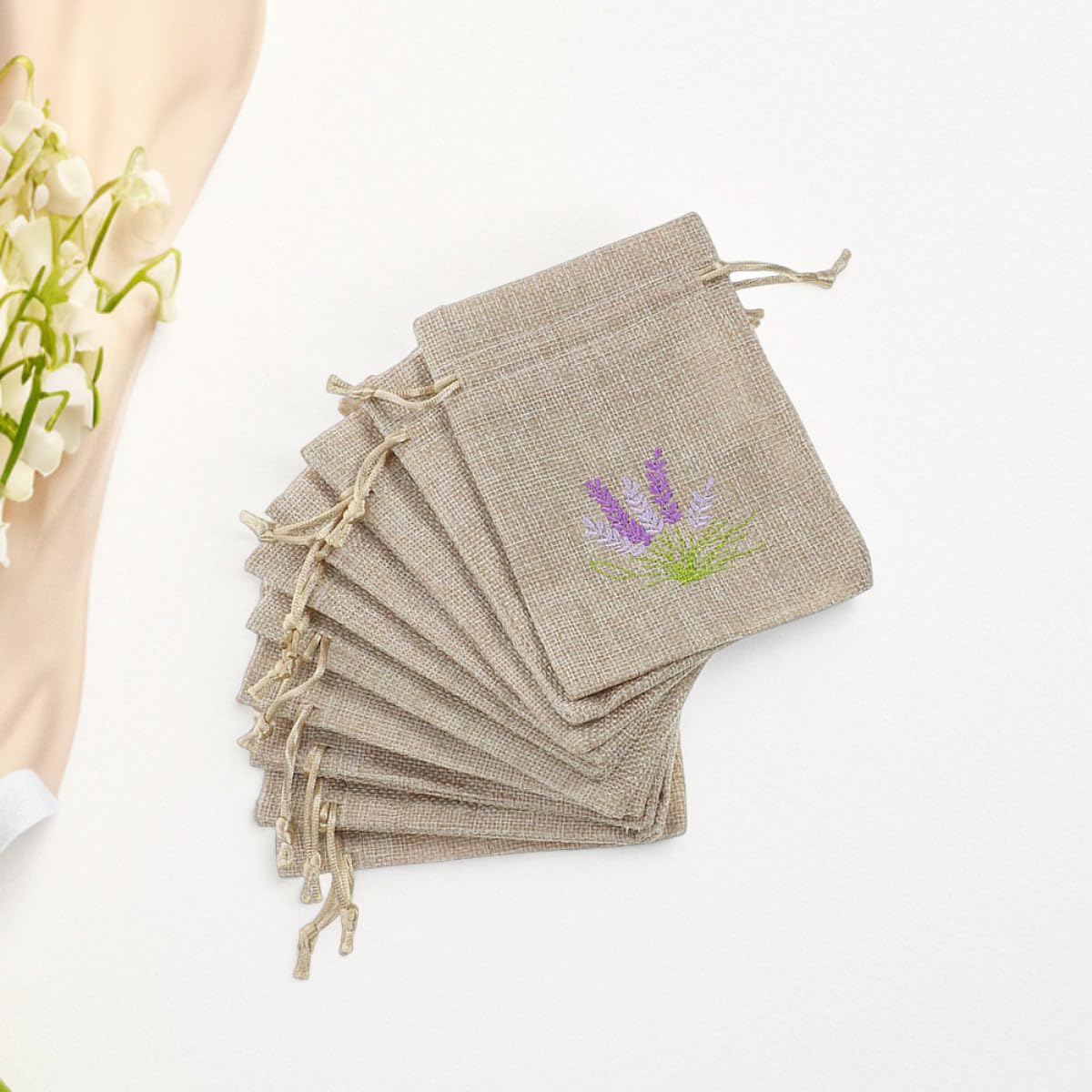 DOITOOL 22 Sacchetti in Lino Chiusura a Coulisse, Sacchetti Vuoti in Juta Ricamo Lavanda, Borsa Elegante per Conservare Gioielli e Piccoli Oggetti in Casa