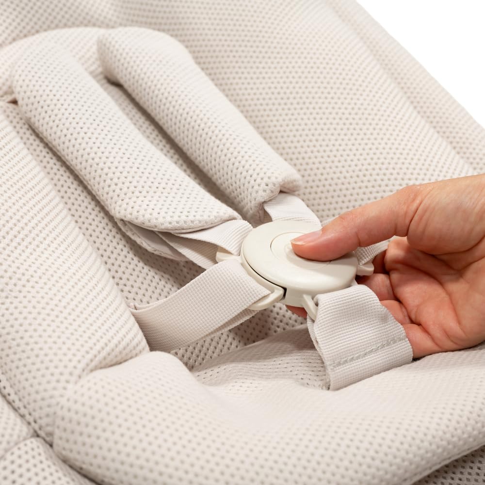 Hamaca y Columpio Stokke Yoga Para Bebés, Arena Clara - Movimiento dual para calmar y estimular a bebés de hasta 11 kg - Incluye cojín para recién nacidos - Tres posiciones ajustables