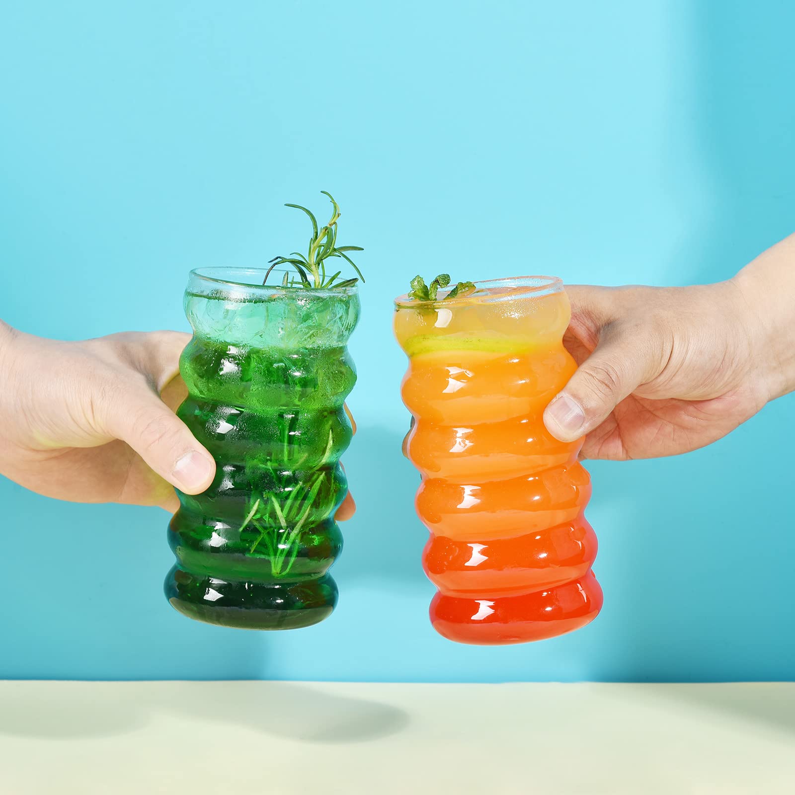ALINK Set di 4 bicchieri di vetro a coste con cannucce, 473,6 ml, bicchieri da caffè ghiacciato, bicchieri da birra ondulati, bicchieri da birra per coctail, latte, soda, regalo con pennello
