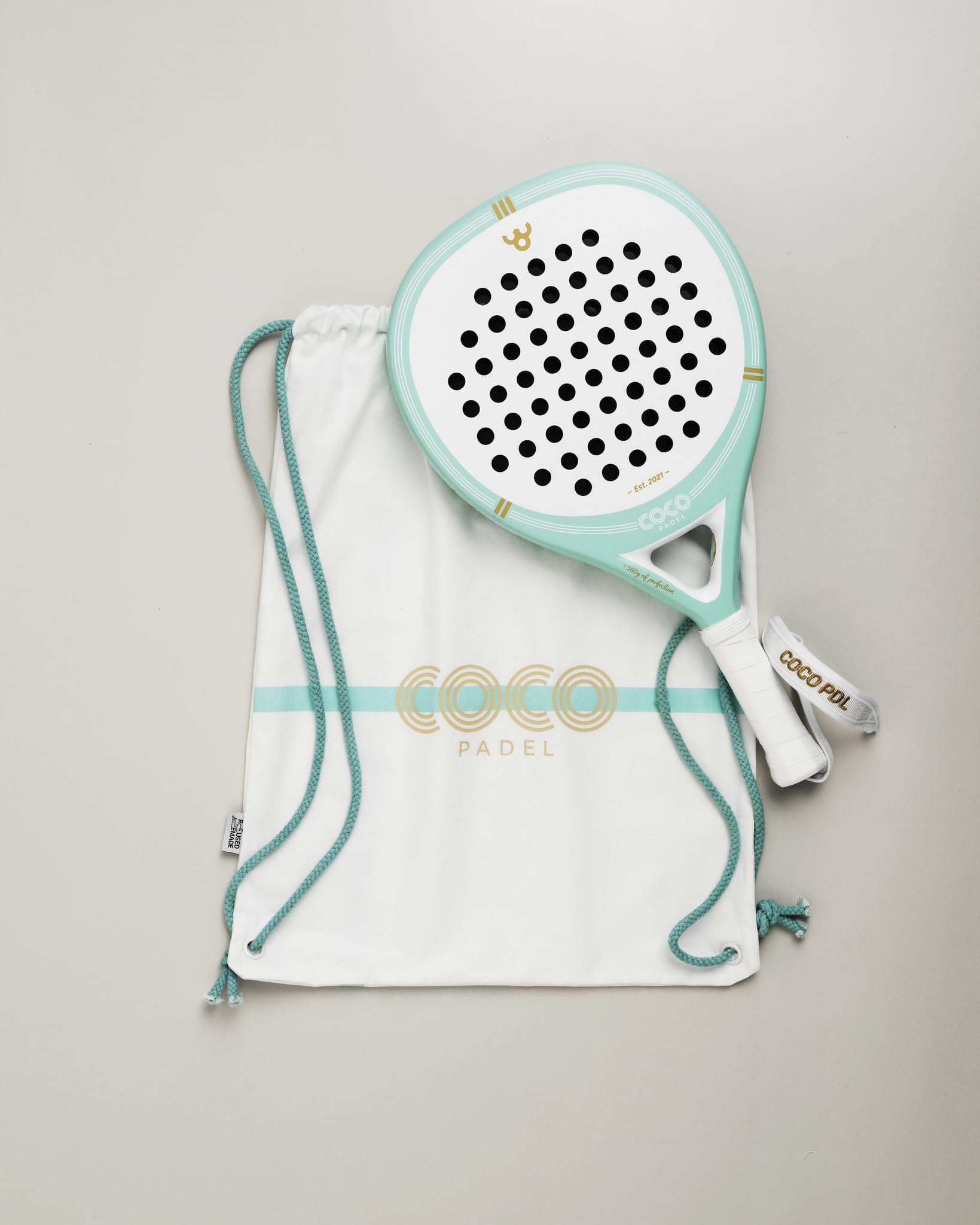 RC Three Raquette de Padel | Surface Carbone 3K | Noyau EVA Soft | Cadre Fibre de Verre & Carbone | Contrôle & Puissance | Niveau Confirmé | Goutte d'eau | Bleu & Or