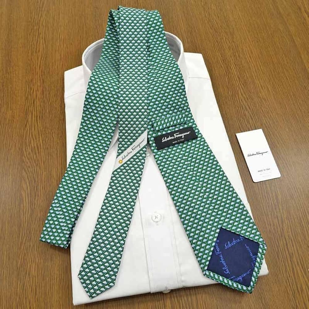 Salvatore Ferragamo 緑色小鳥柄ネクタイ Salvatore Ferragamo 緑色小鳥柄ネクタイ