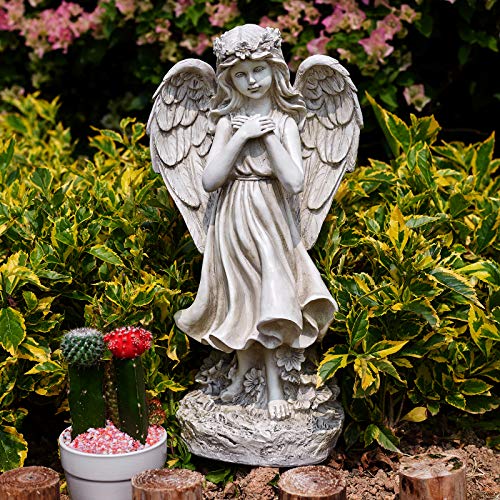 Figurines d'ange de jardin solaires contre l'obscurité des allées