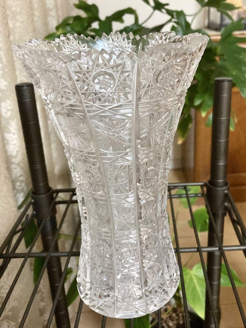 チェコ　ボヘミアンガラス　ハンドカット　花瓶　フラワーベース Amazon.co.jp: ボヘミアンガラスフルレッドクリスタル花瓶