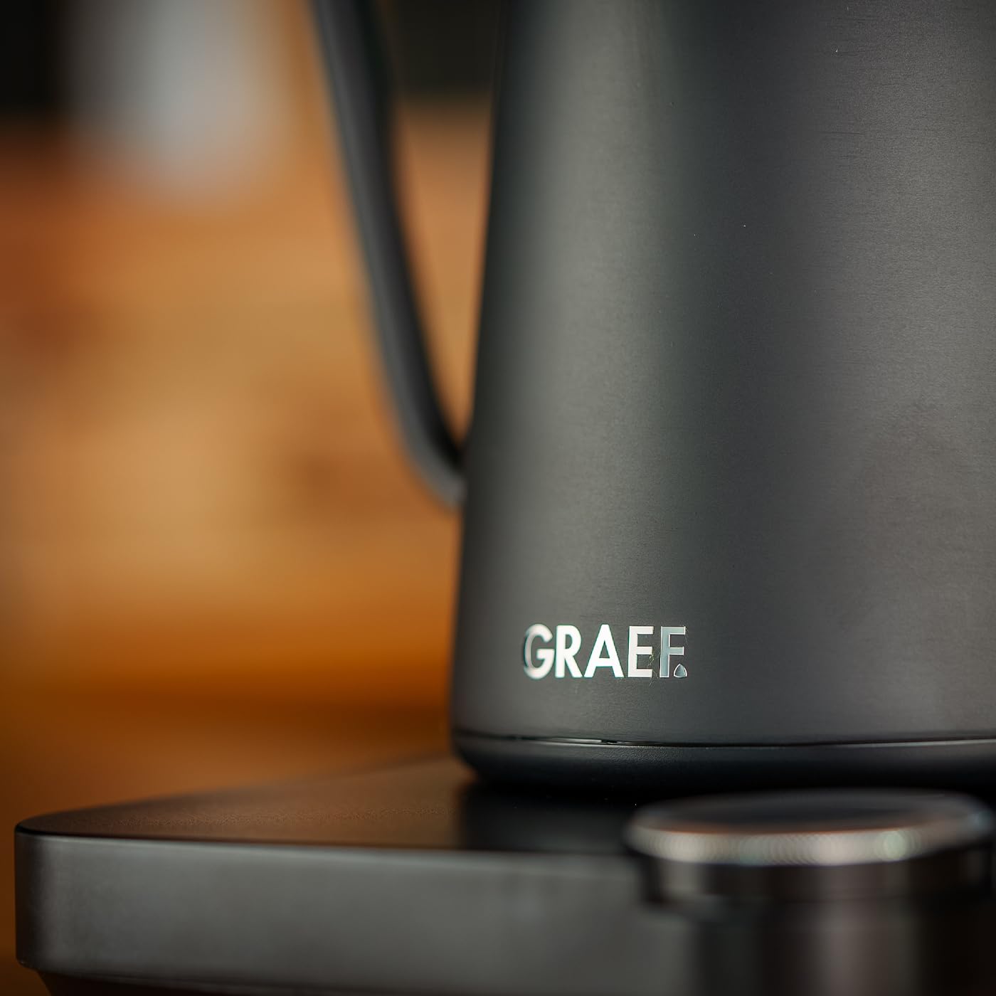 GRAEF Pour-Over czajnik elektryczny GK502, regulacja temperatury i timer, dzióbek typu łabędzia szyja, 900 ml, czarny matowy