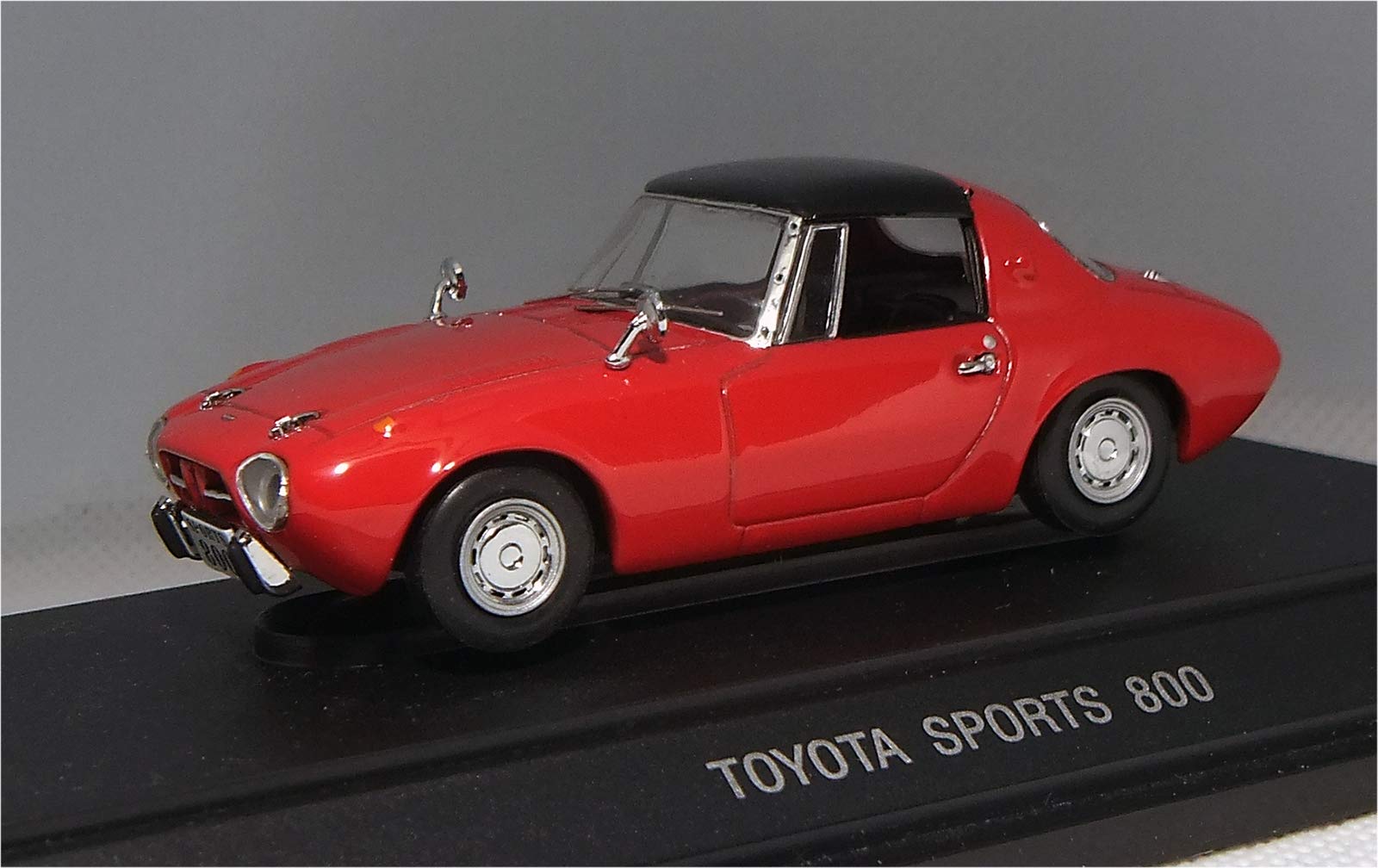 Amazon.co.jp: エブロ 1/43 トヨタ スポーツ 800 レッド 完成品 : おもちゃ