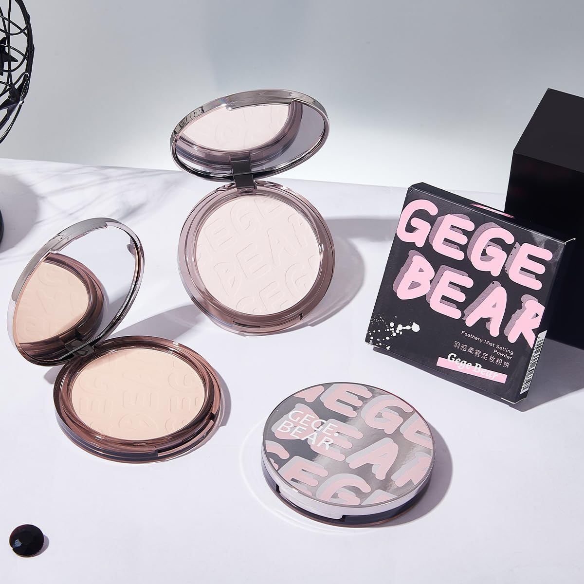 Gege Bear Feathery Mist Setting Powder | Best Compact for Face | Matte Finish | Natural Effect | Compact Mirror | Loose Powder for Makeup Setting | Waterproof Sweatproof | Soft Skin Tone | Compact Powder for Women (03#Natural Colour, 10g)