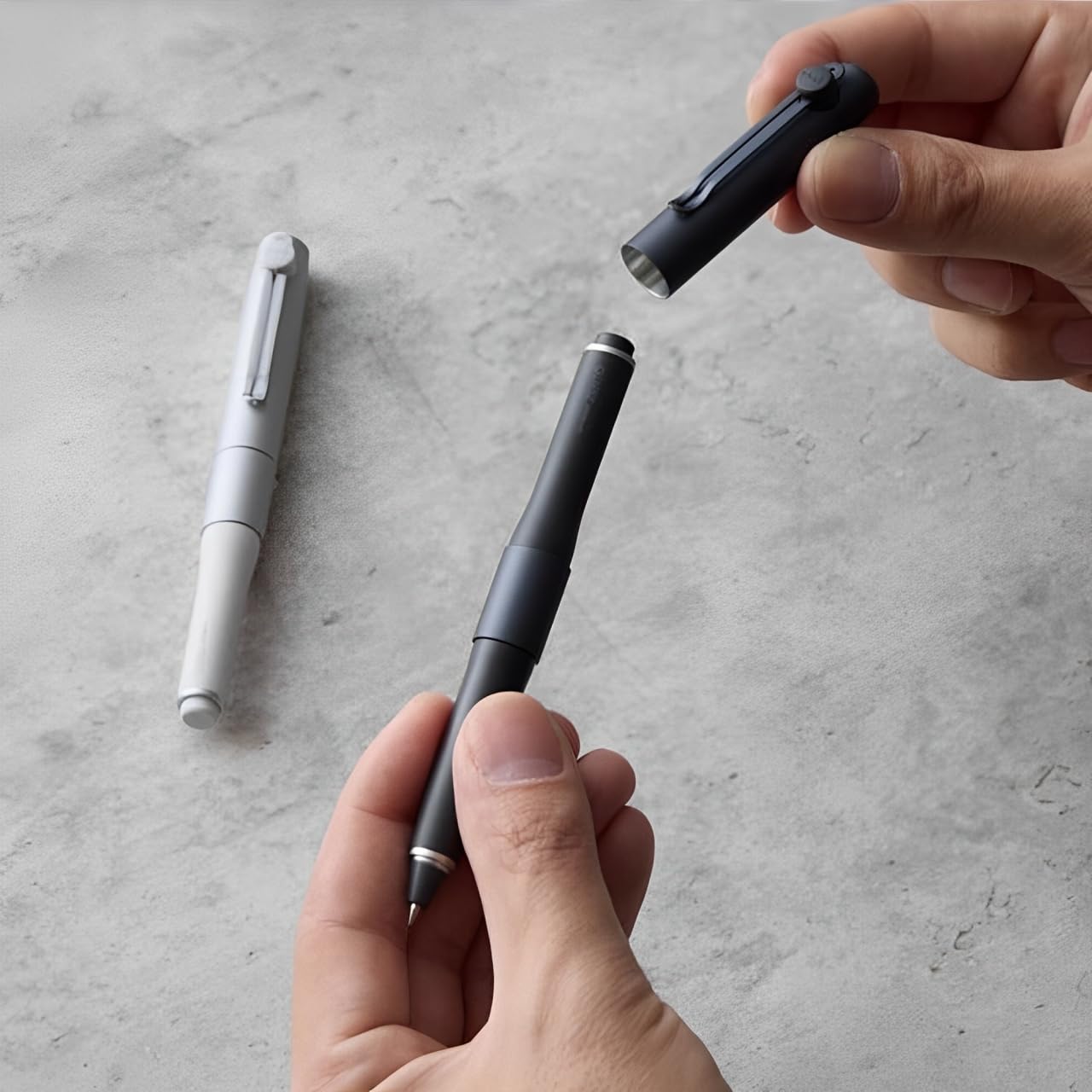 三菱鉛筆 uniball ZENTO Signature Model - Penna a sfera, design in metallo con tappo magnetico, punta extra fine da 0,38 mm, inchiostro nero a base d'acqua, ultra-liscia con attrito ridotto, colore