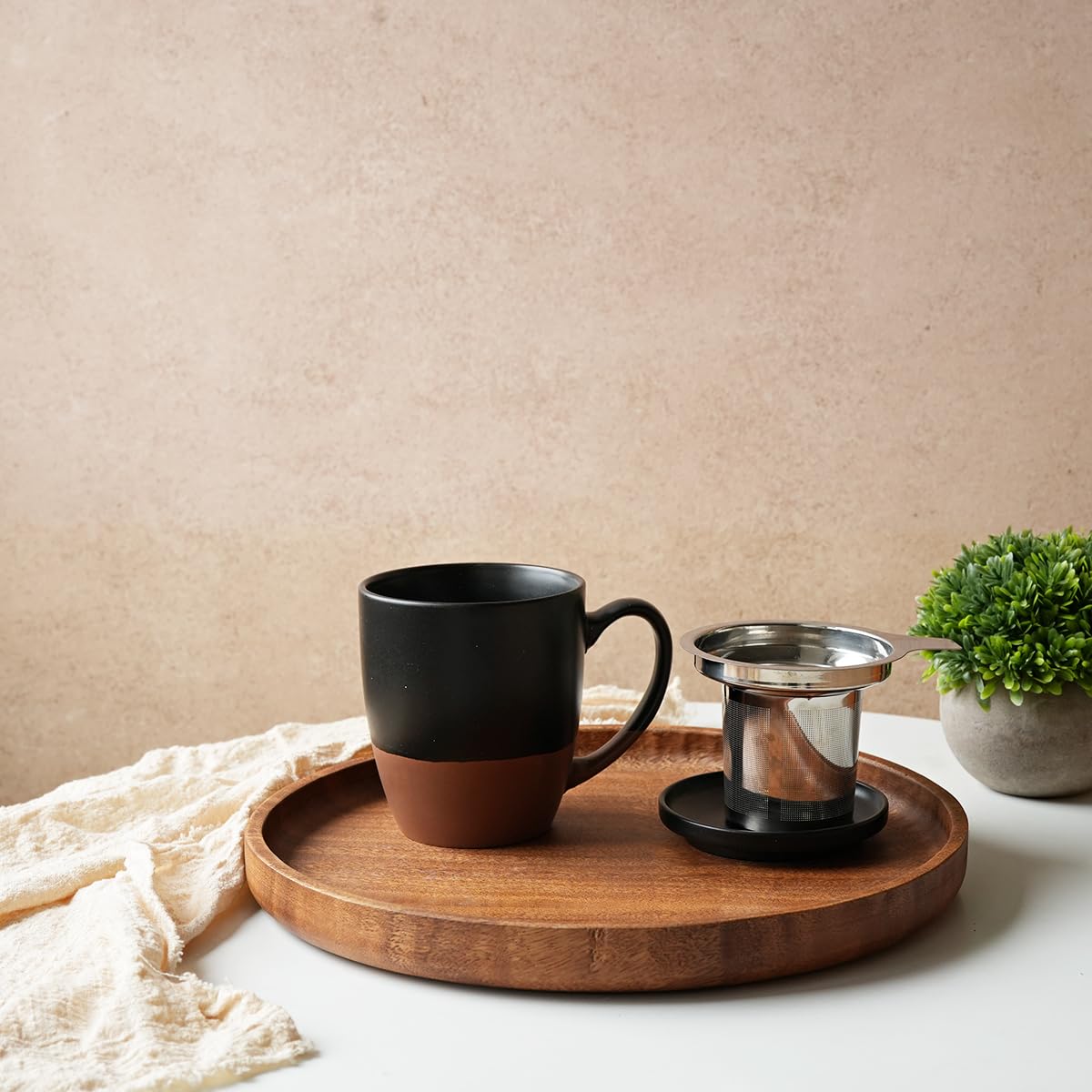 Bosmarlin Ceramiczna filiżanka do herbaty z zaparzaczem i pokrywką, 470 ml, kubek do herbaty z sitkiem, nadaje się do zmywarki i kuchenki mikrofalowej (czarny)