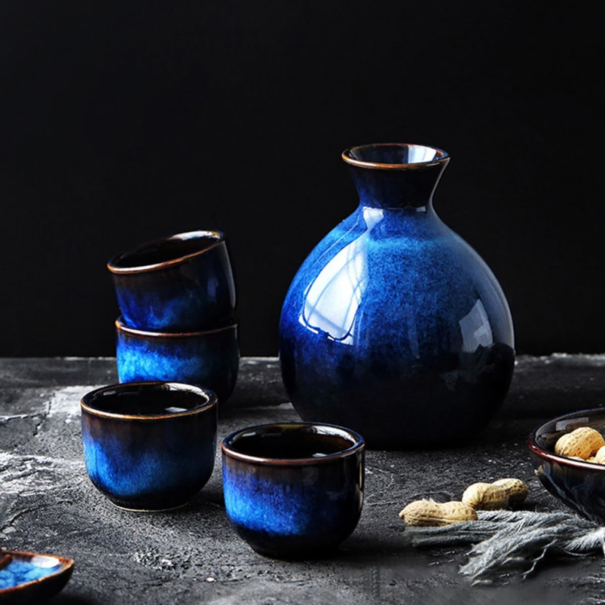 Japanese Style Ceramic Sake Set with Kiln-change Blue Pot and 4 Cups, Delicate Sake Kettle with Random Color, Traditional Drinking Set for Home Dining and Entertaining