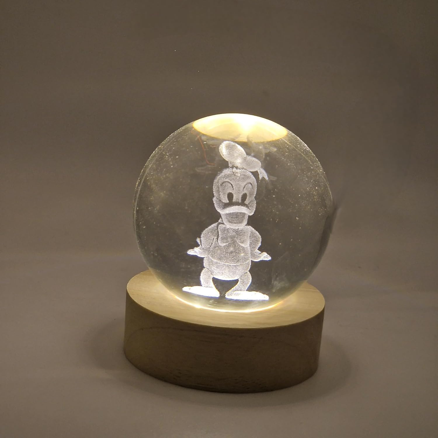 Lampada Cristallo 3D Palla da Calcio con Base in Legno - Luce Notturna LED Sportiva - Sfera di Vetro Incisa al Laser - Idea Regalo per Bambini, Calciatori e Tifosi - Decorazione Scrivania USB (CALCIO) - 5