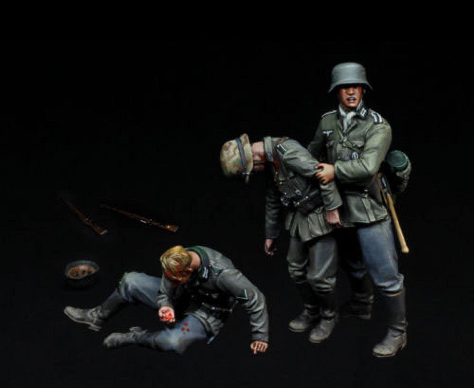 Risjc 1/35 WWII German wounded resin soldier model (3 people) unpainted and unassembled miniature model kit/16531G