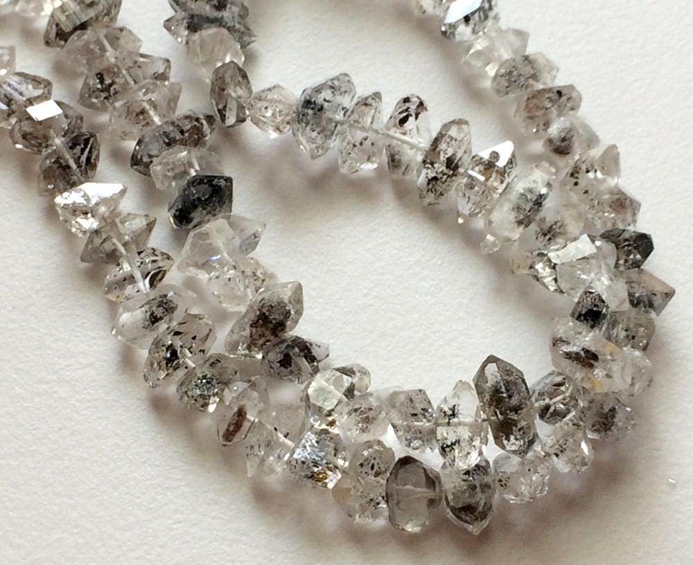 Koraliki kwarcowe z diamentem Herkimer o średnicy 8–9,5 mm, bryłki surowego diamentu kwarcowego, surowy diamentowy kwarc nawiercany pośrodku (opcje od 4 cali do 8 cali) – AS5011, 8–9,5 MM
